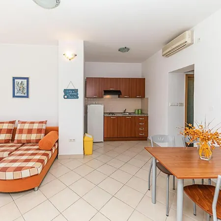 Stunning In Poljica With Kitchen Apartment