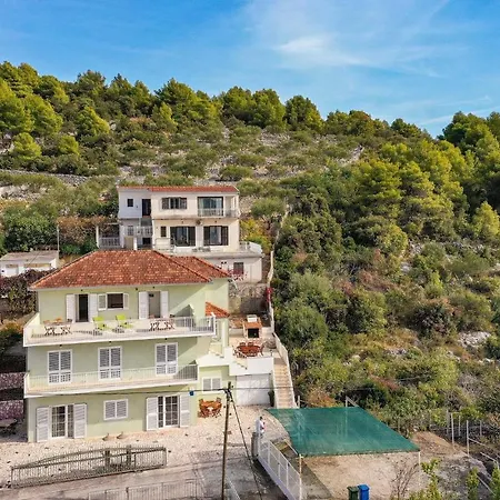 Stunning In Poljica With Kitchen Apartment *